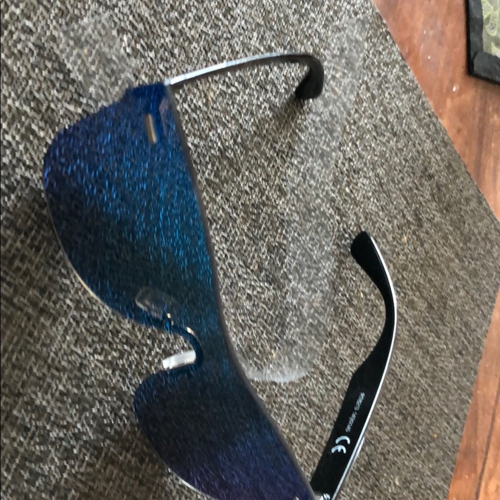 Men’s sunglasses blue lens